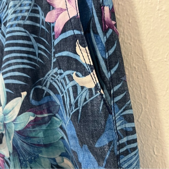 Tommy Bahama Island Active Hybrid Shorts Men 38 Tropical Floral Print Blue - Picture 3 of 9